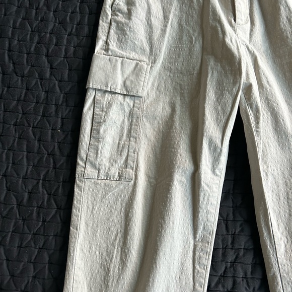 Off white rip stop cargo pants from Gap in size small - Picture 2 of 7